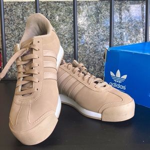Adidas Somoa men’s casual sneaker size 8 beige/tan